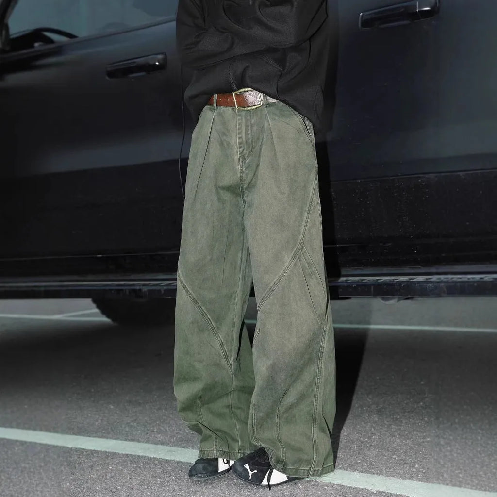 Men's pleated straight-leg trousers with micro-elastic waist in striped pattern