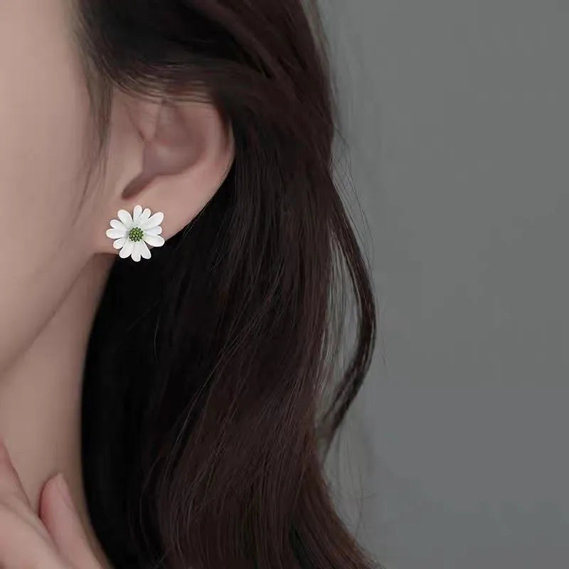 Cartoon-style flower stud earrings in blue-orange, white-green, or yellow-white two-tone colour combinations