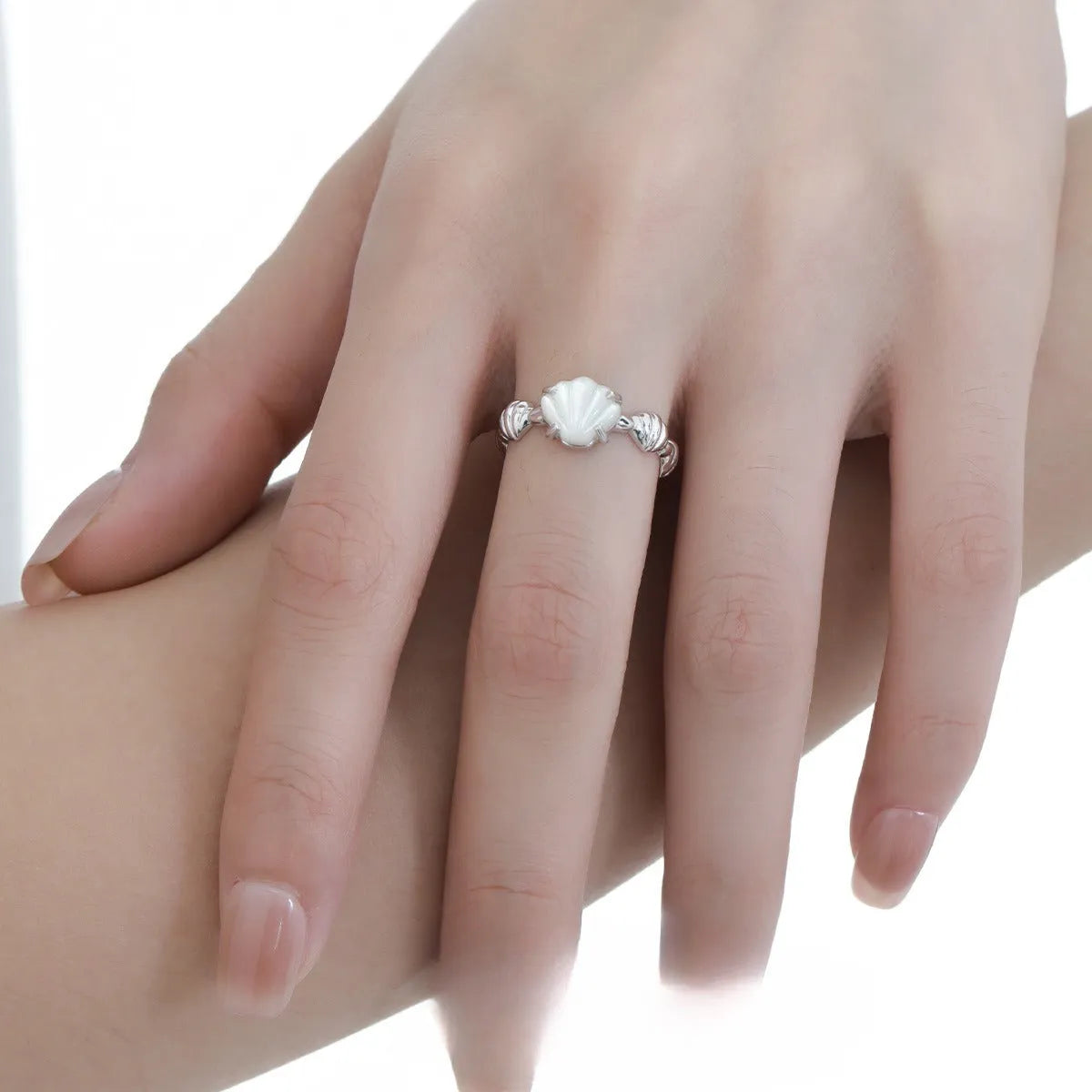 Adjustable silver ring with shell design and tiger eye stone in white gold plating