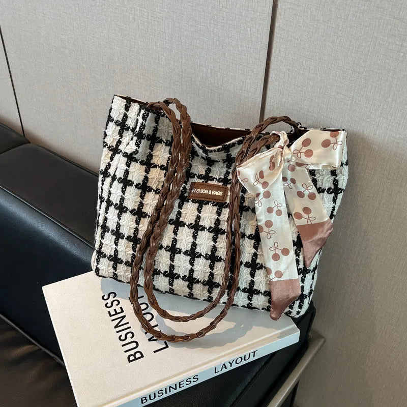 Black woolen shoulder bag with weaving details showing sandwich pocket exterior and interior organisation compartments