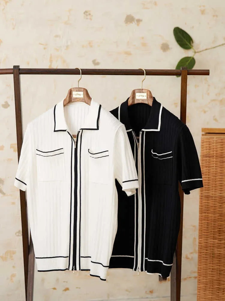 Slim-fit knitted polo shirt with a lapel collar and short sleeves in black or white.