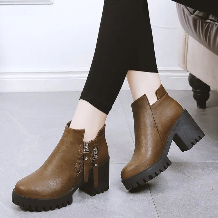 Women's chunky heel platform booties with rivets in artificial PU, black, mid-calf sock length, 9.5cm heel