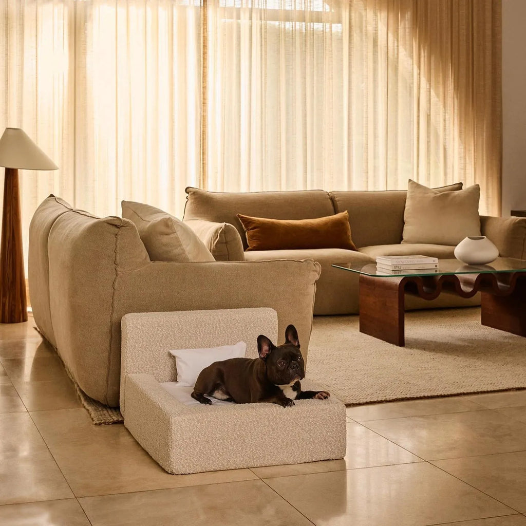White dog mat with backrest and milk apricot fabric, suitable for small, medium, and large cats and dogs