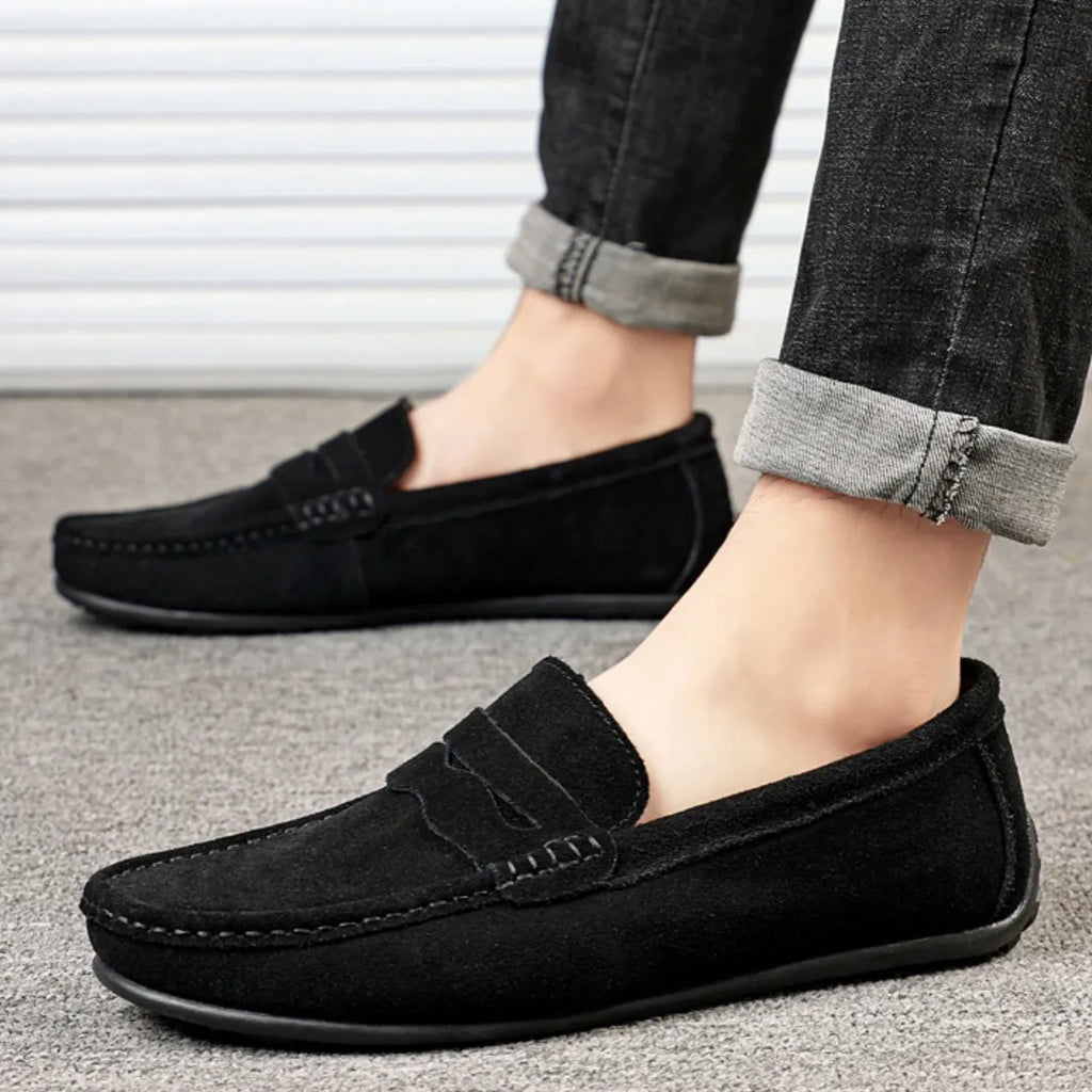 Men's solid colour suede loafers with round toe and flat rubber sole.