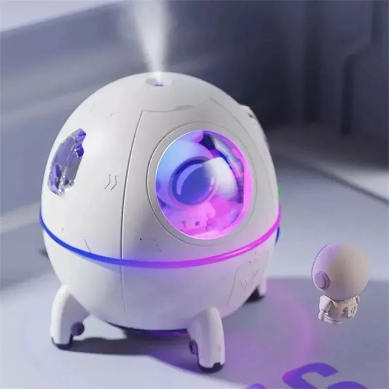 Astronaut-shaped portable USB desktop humidifier with colourful LED lighting and 220ml water tank