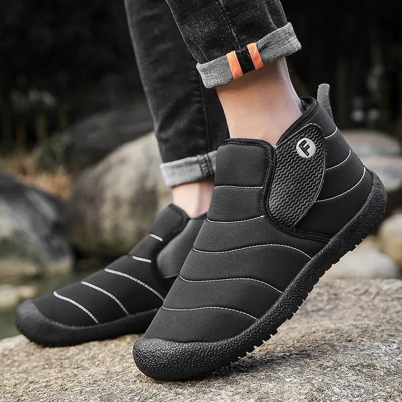 Men's waterproof cotton snow boots with non-slip rubber soles in black colour