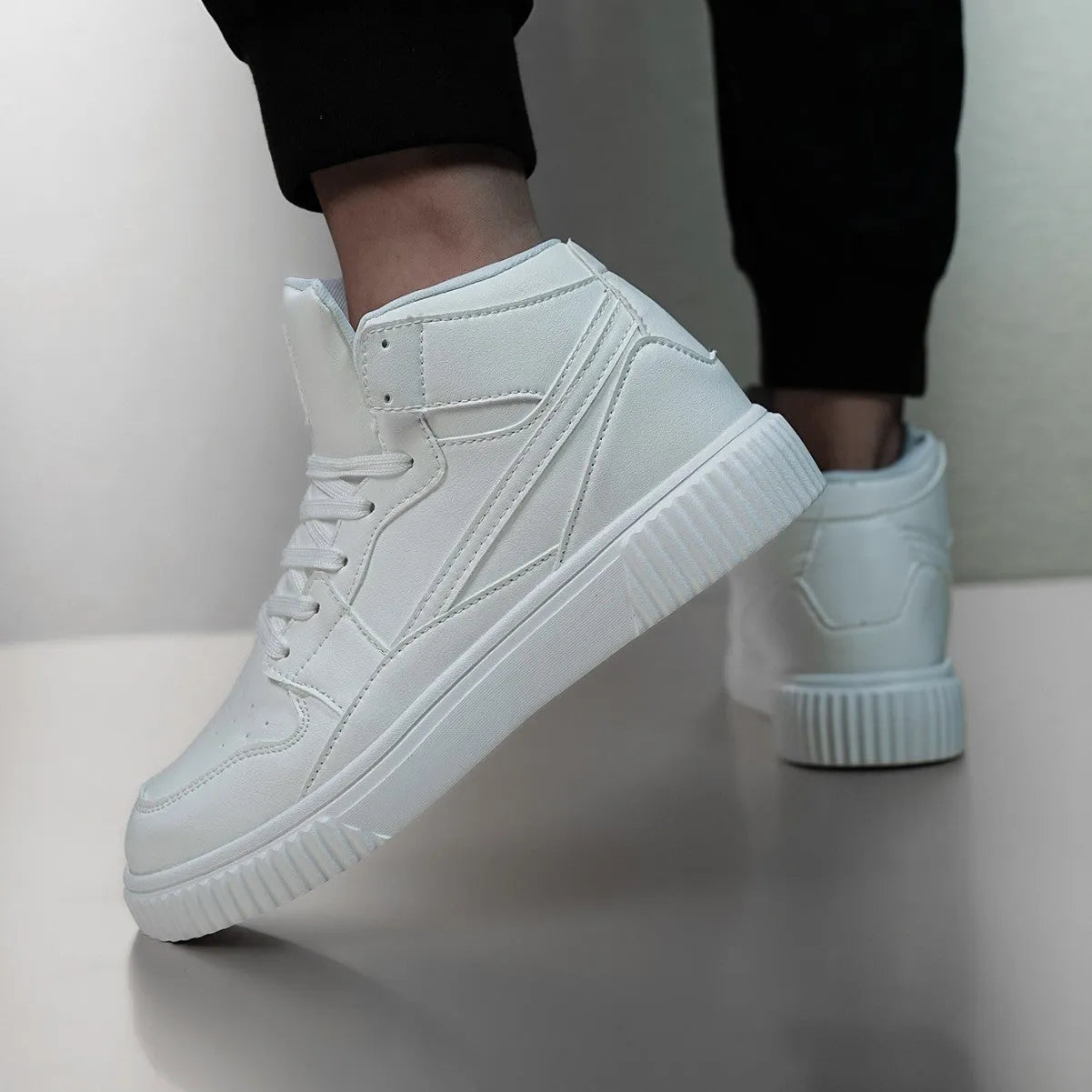 Men's white microfiber casual shoes with round toe for autumn and winter leisure wear