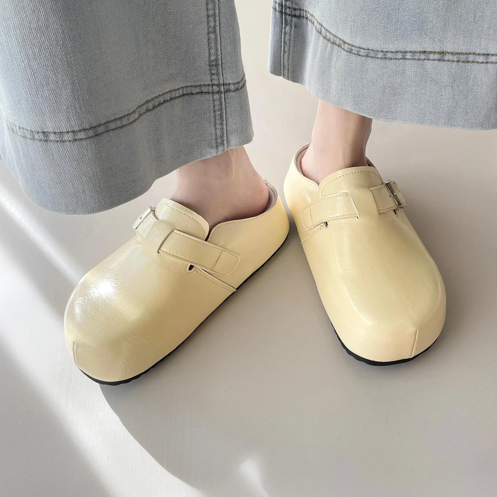 Flat buckle casual sneakers in creamy-white with round toe and PU leather upper.