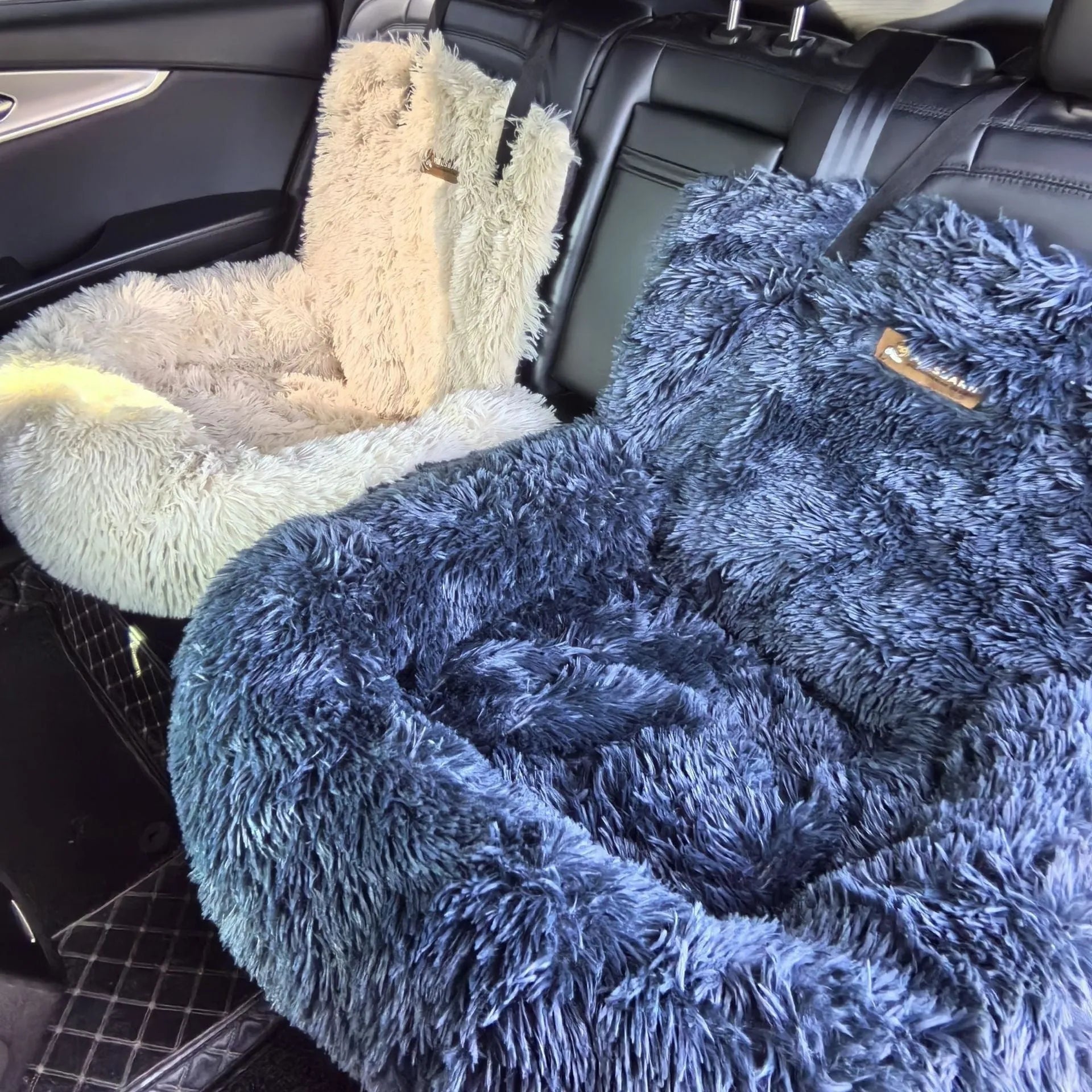 Winter thermal pet mat for car seats in dark grey or beige colour options