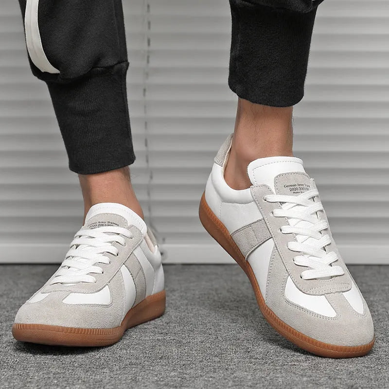 White Japanese-style retro unisex sneakers with low-top design and flat rubber sole