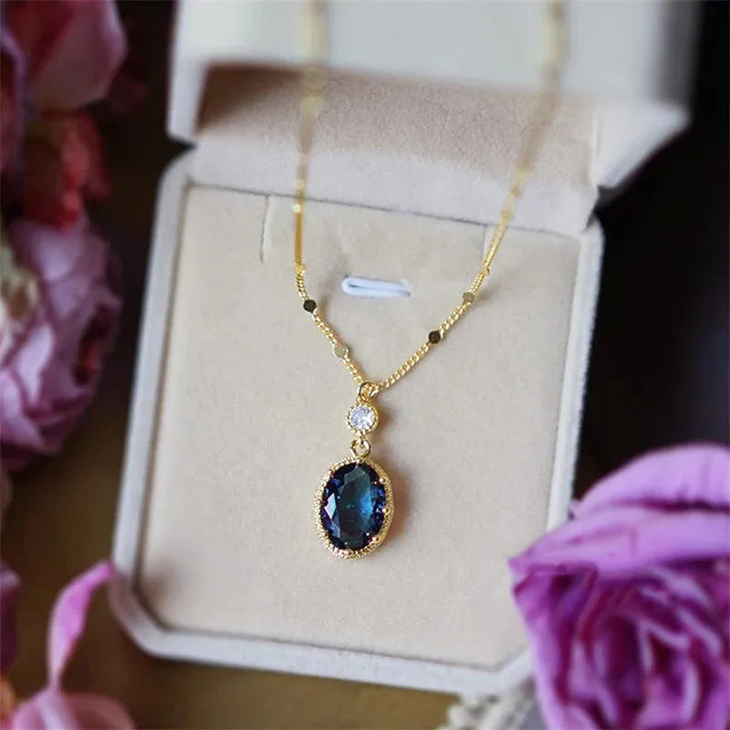Gold geometric pendant necklace with French retro design and electroplated copper construction