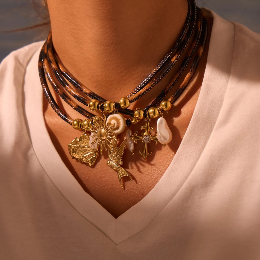 Geometric leopard pendant necklace on a stainless steel chain with adjustable length between 41cm and 50cm.