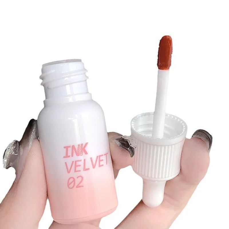 Mirror Lip Lacquer moisturising lipstick in 3.5g size with four colour options