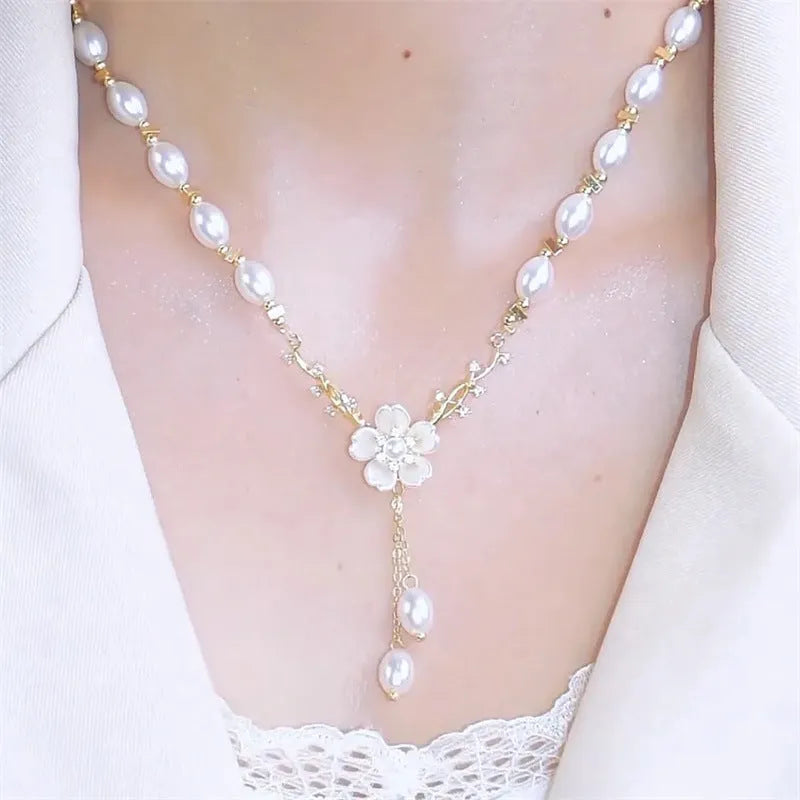 Women's alloy necklace with pearl chain and floral rose design pendant