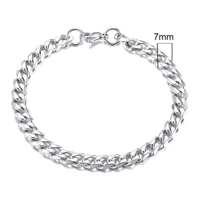 Geometric six-sided Cuban link metal bracelet in gold colour on a wrist.