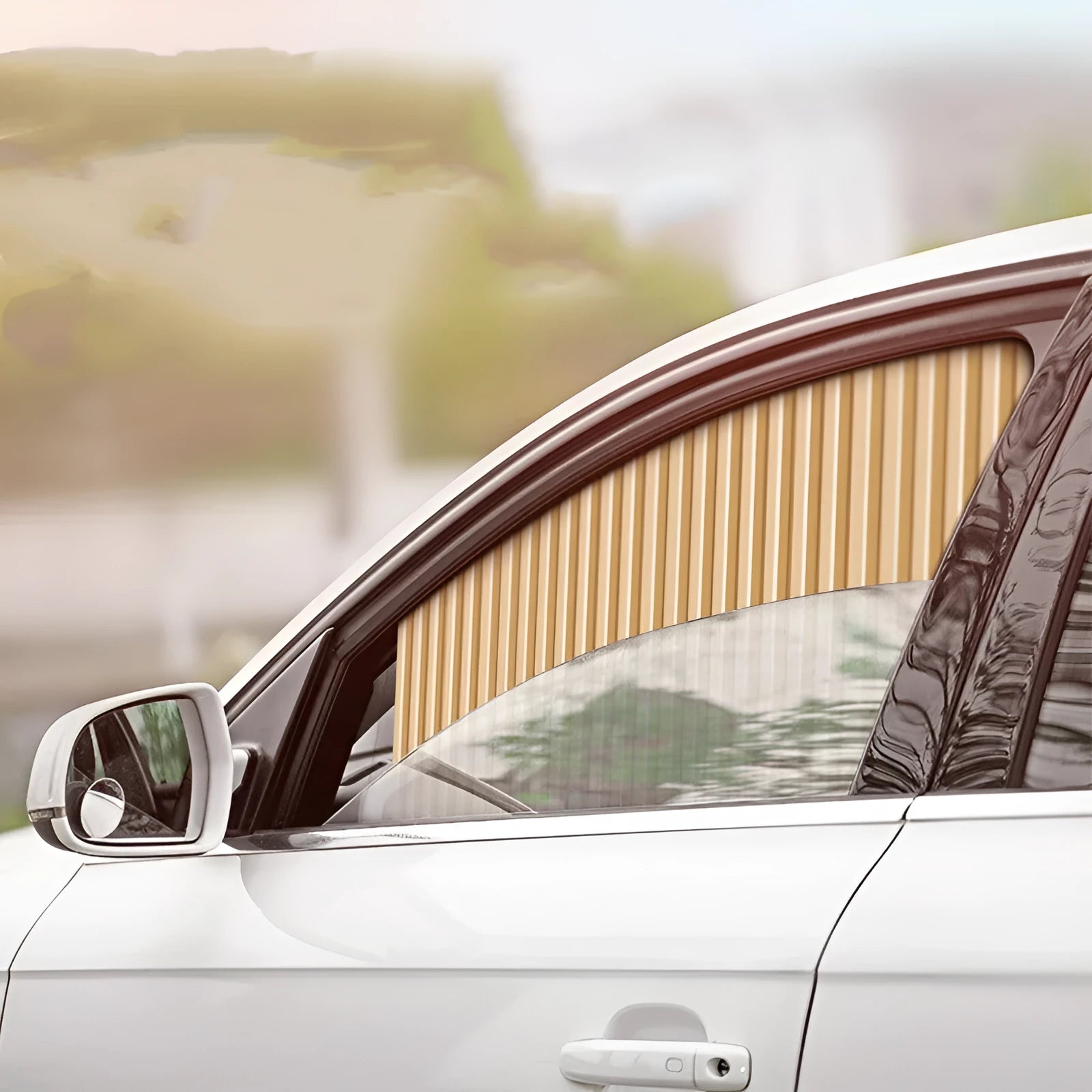 Auto retractable car sun curtain in thick opaque cloth with roller shutter mechanism