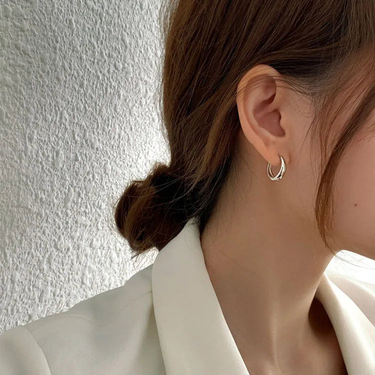 Women's geometric water drop earrings in gold or silver with retro minimalist design