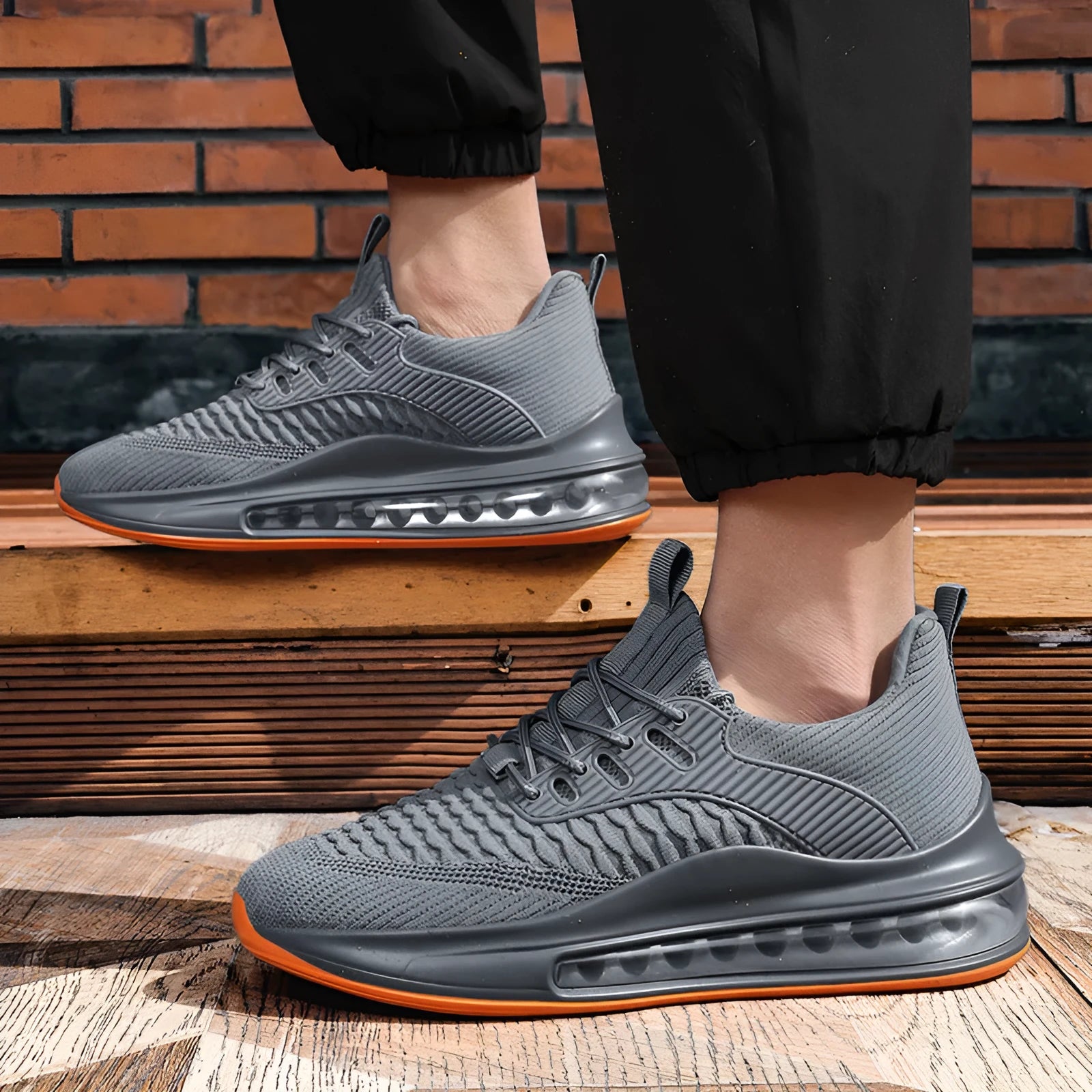 Men's black mesh running shoes with rubber sole and front lace-up fastening