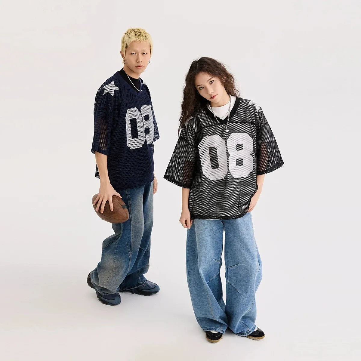 Loose-fit half-sleeve polyester pullover shirt in black or navy blue with letter pattern