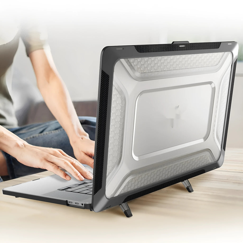 MacBook protective shell in four colours: cool black, starry sky grey, elegant apricot, and sapphire blue.