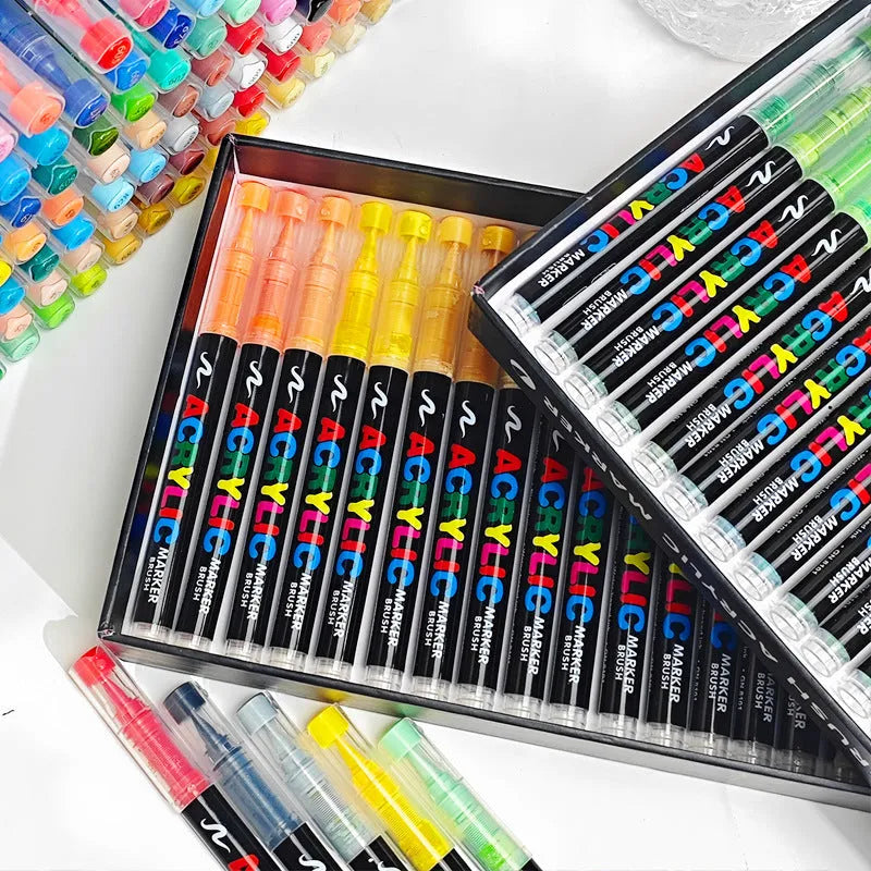 Set of straight liquid acrylic marker pens for art and graffiti in various colours