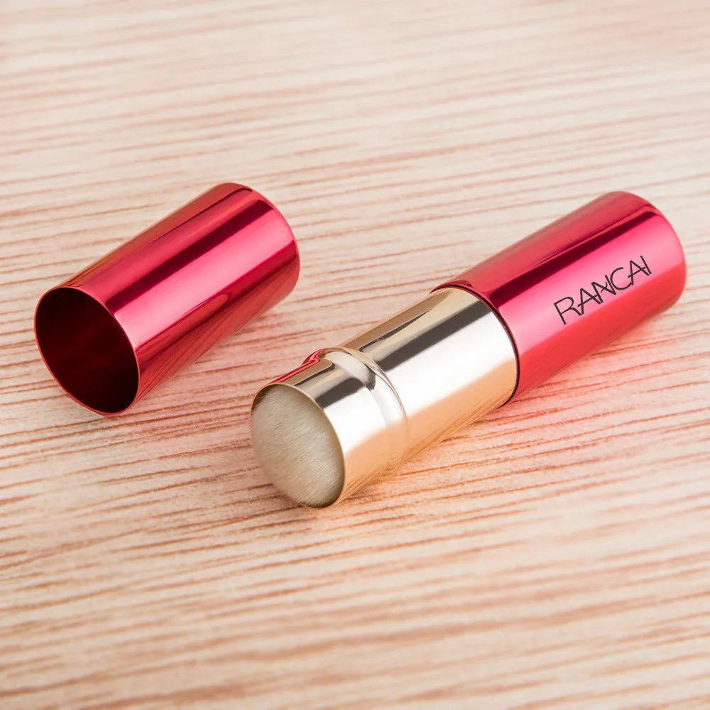 Single mini retractable makeup brush with aluminium tube and fibre wool bristles, 9cm long, available in black or red