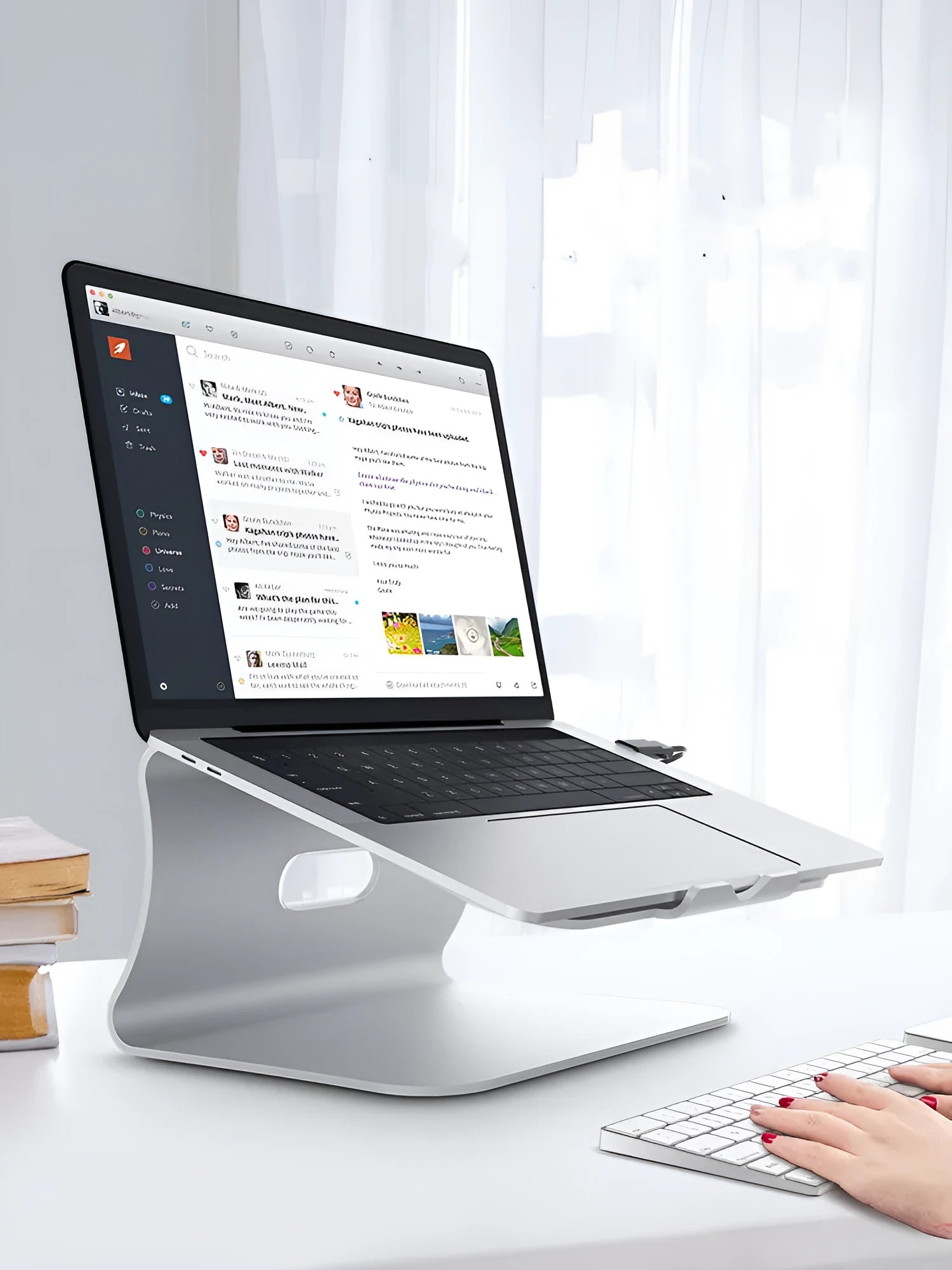 Aluminium notebook cooling bracket with rotary mechanism in silver and grey colour options