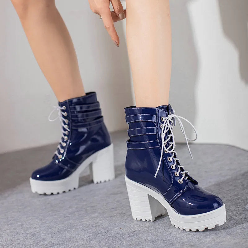 Women's black thick-heeled casual short boots with round toe and front lace-up.