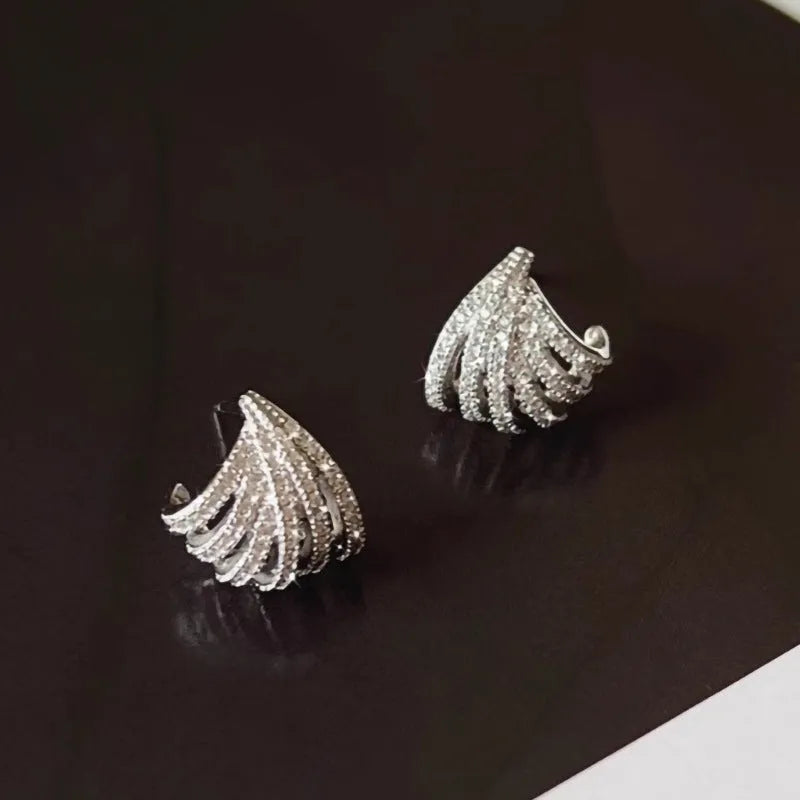 Geometric platinum-coloured zircon earrings with line design for women