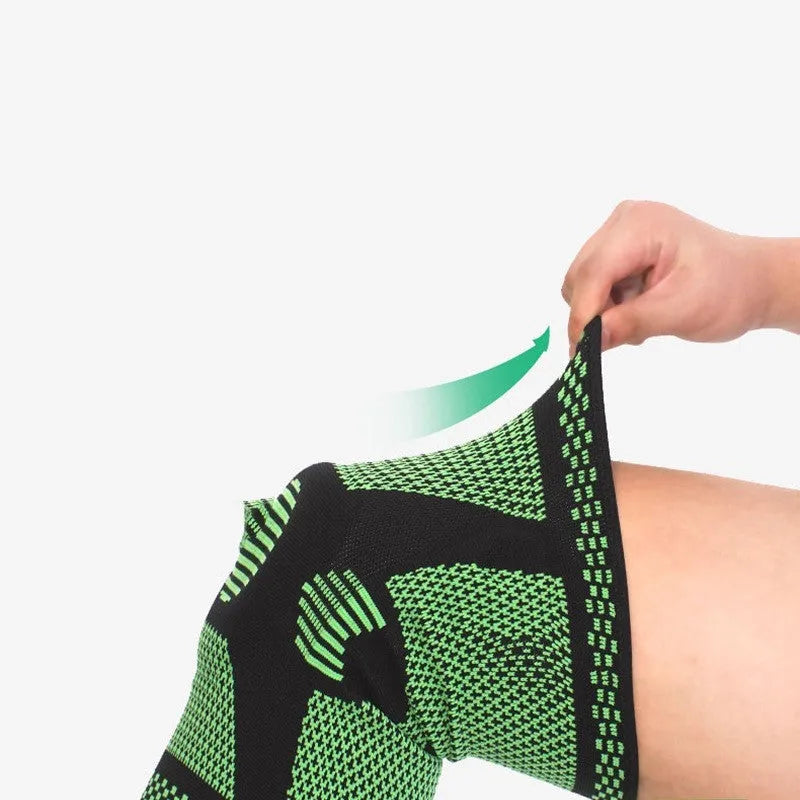 Blue polyamide sports knee pad shown on a leg, sized for circumference 42-47cm.