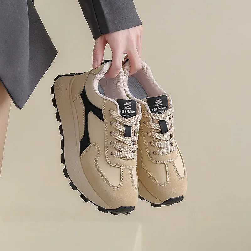 Women's platform sports running shoes in card black colour with rubber sole and front lace-up design
