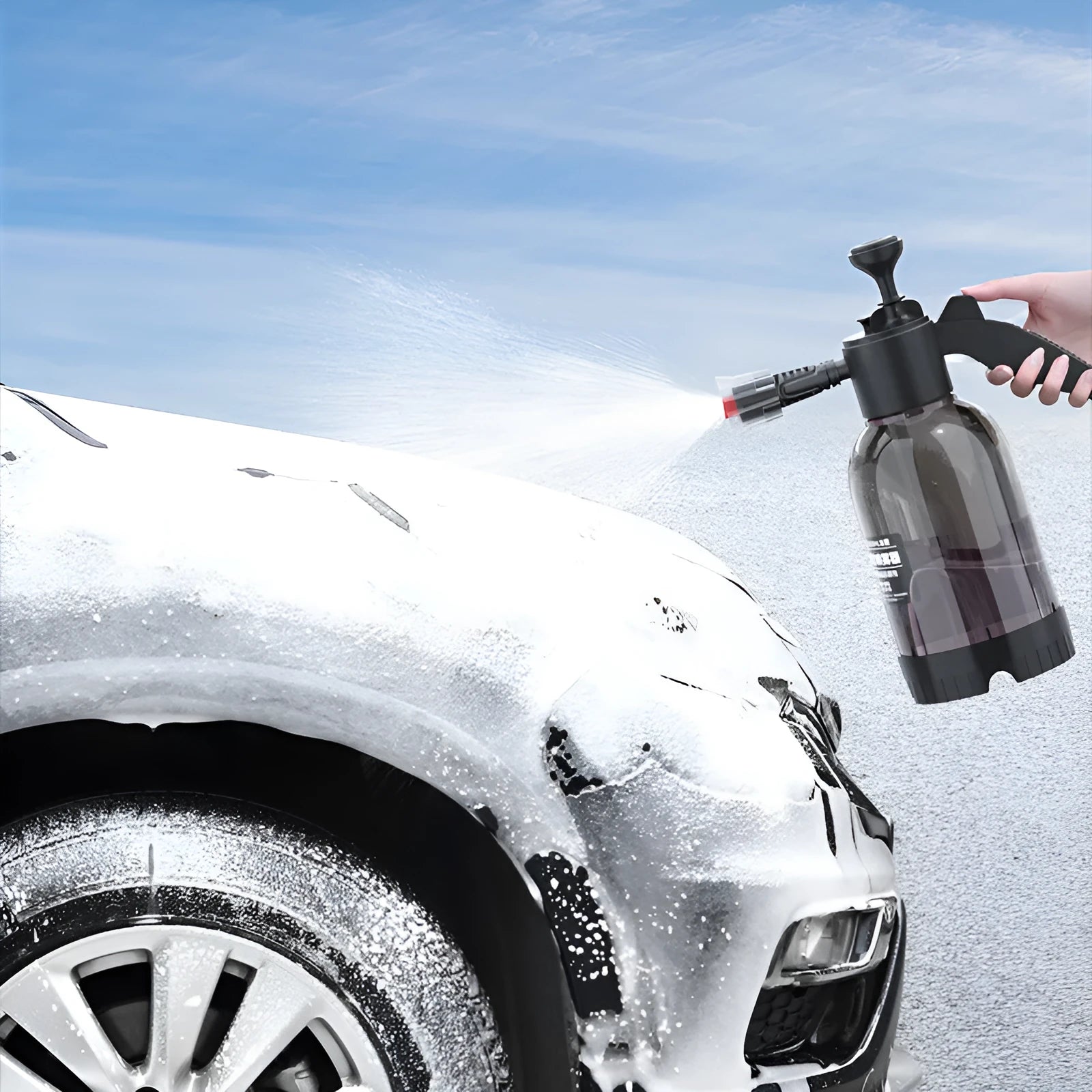 Black hand-held sprayer watering can with aluminium oxide pressure rod and 2L capacity for car washing and garden use
