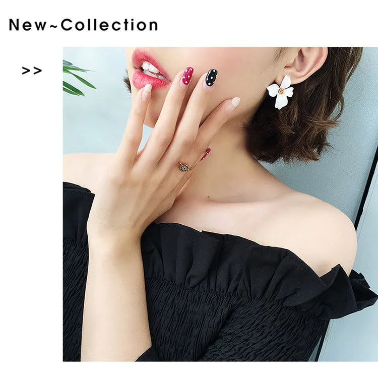 Flower shaped stud earrings for women in pink and white colours