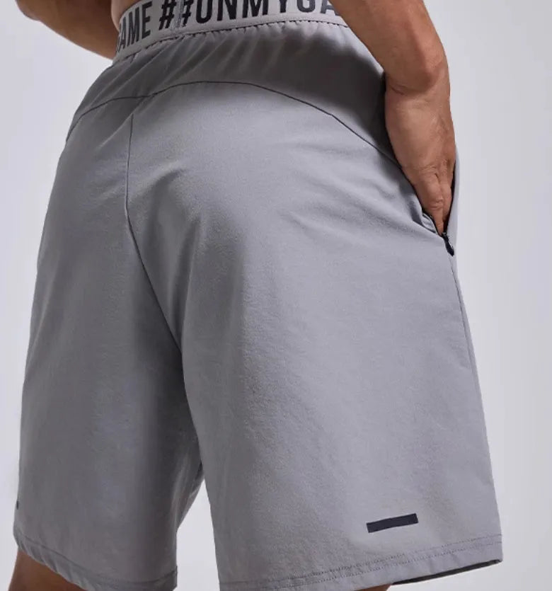 Men's loose fit sports shorts with elastic fly opening and letter details