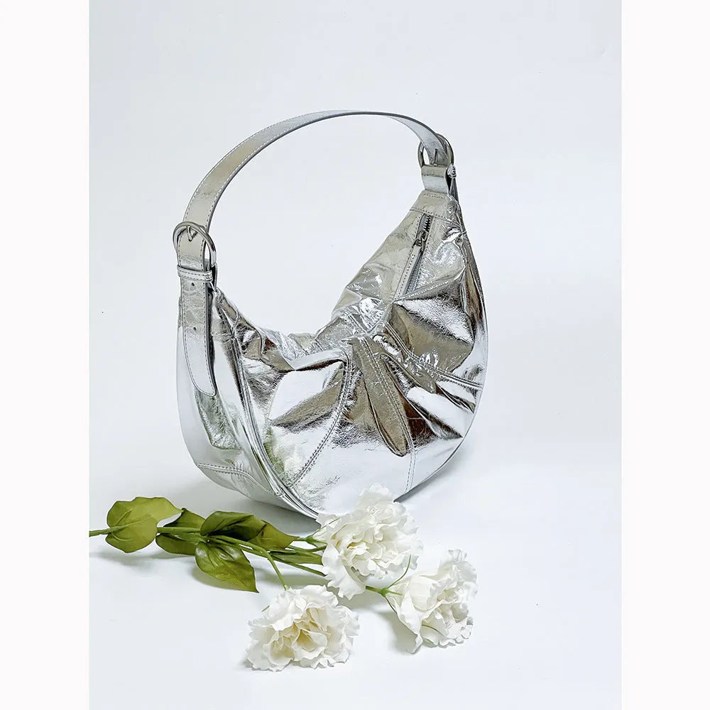 Women's dumpling-shaped shoulder bag in genuine cowhide leather with sandwich pockets
