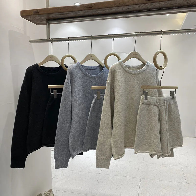 Women's loose-fitting long sleeve sweater and wide leg knitted shorts two-piece set in dark gray colour