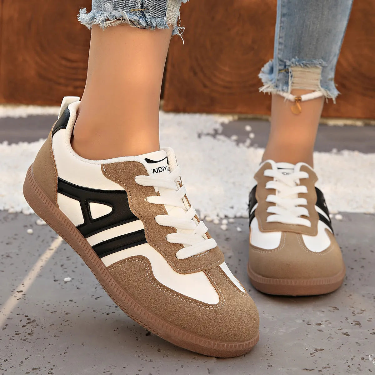 Women's retro lace-up jogging shoes in black, grey, or khaki with a platform heel and rubber sole.