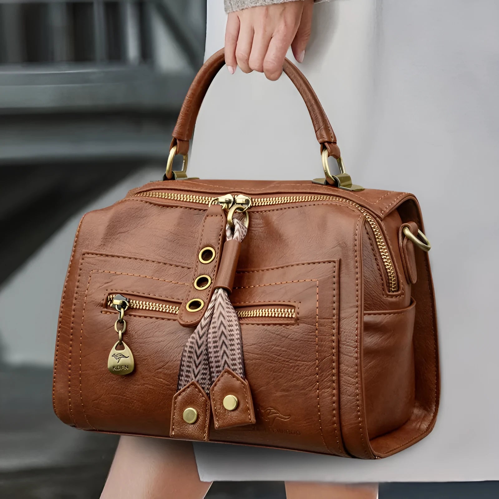 Women's soft PU one-shoulder crossbody bag in horizontal square shape with sandwich pocket design