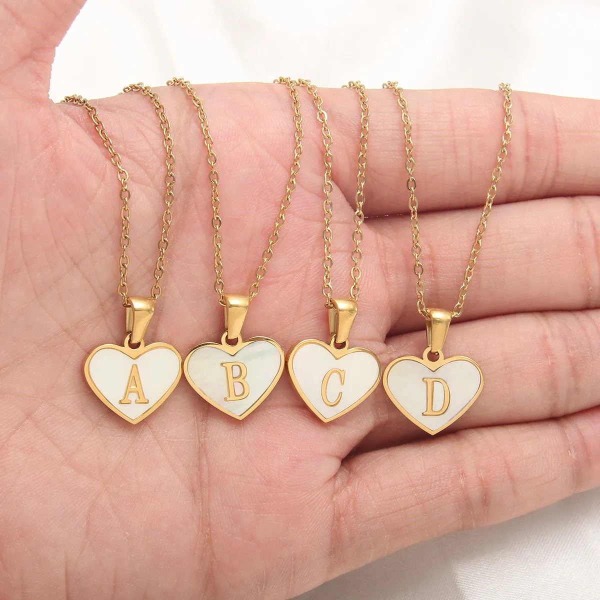 Gold-plated heart-shaped necklace with white shell pendant and personalised initial letter on 45+5cm chain