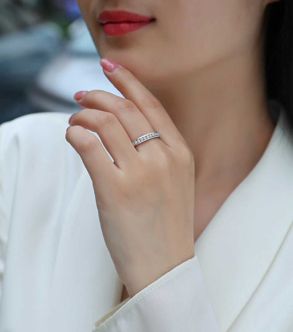 Moissanite star ring with S925 silver platinum-plated band, under 0.1 carat, size 6, showing star-cut stone in gift box