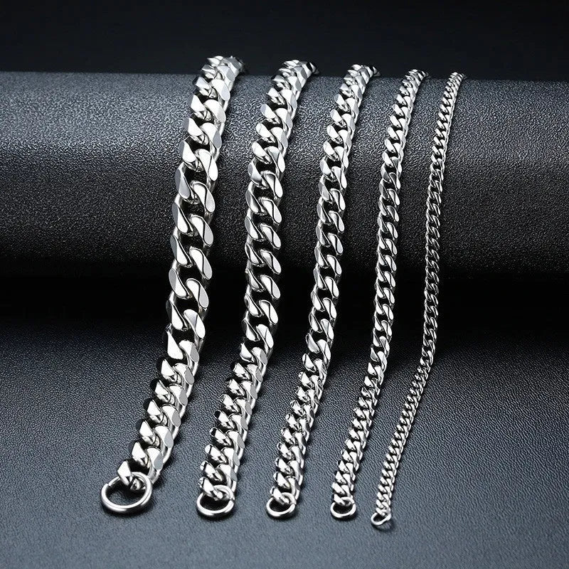 Geometric six-sided Cuban link metal bracelet in gold colour on a wrist.
