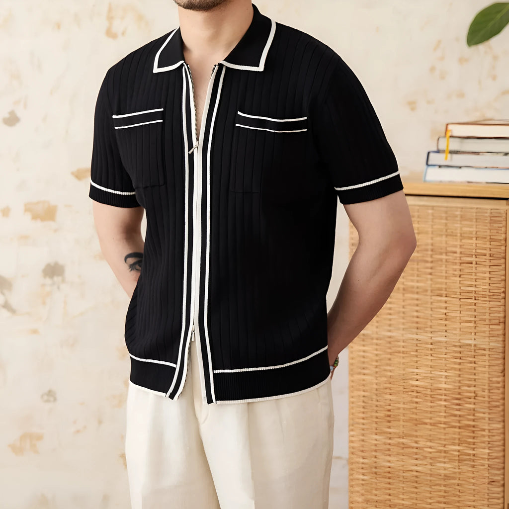 Slim-fit knitted polo shirt with a lapel collar and short sleeves in black or white.