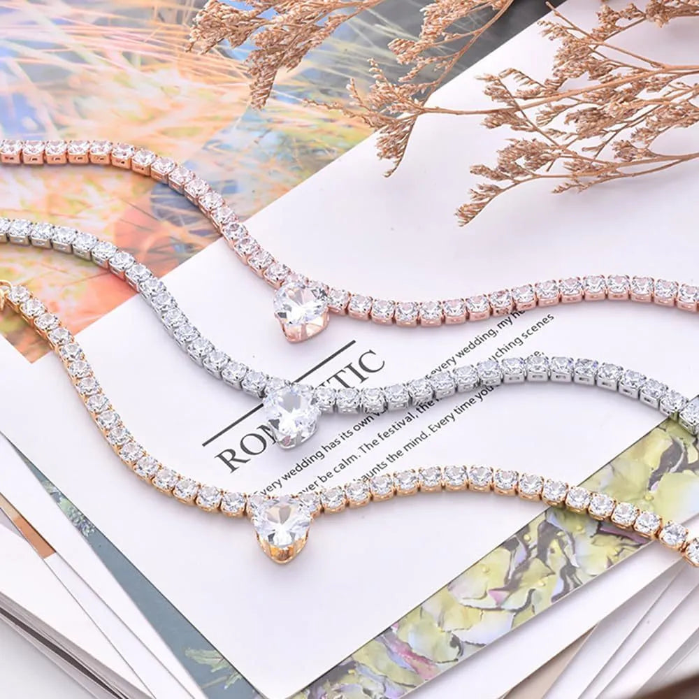 Rhinestone heart-shaped decorative collar for dogs and cats in metallic colours