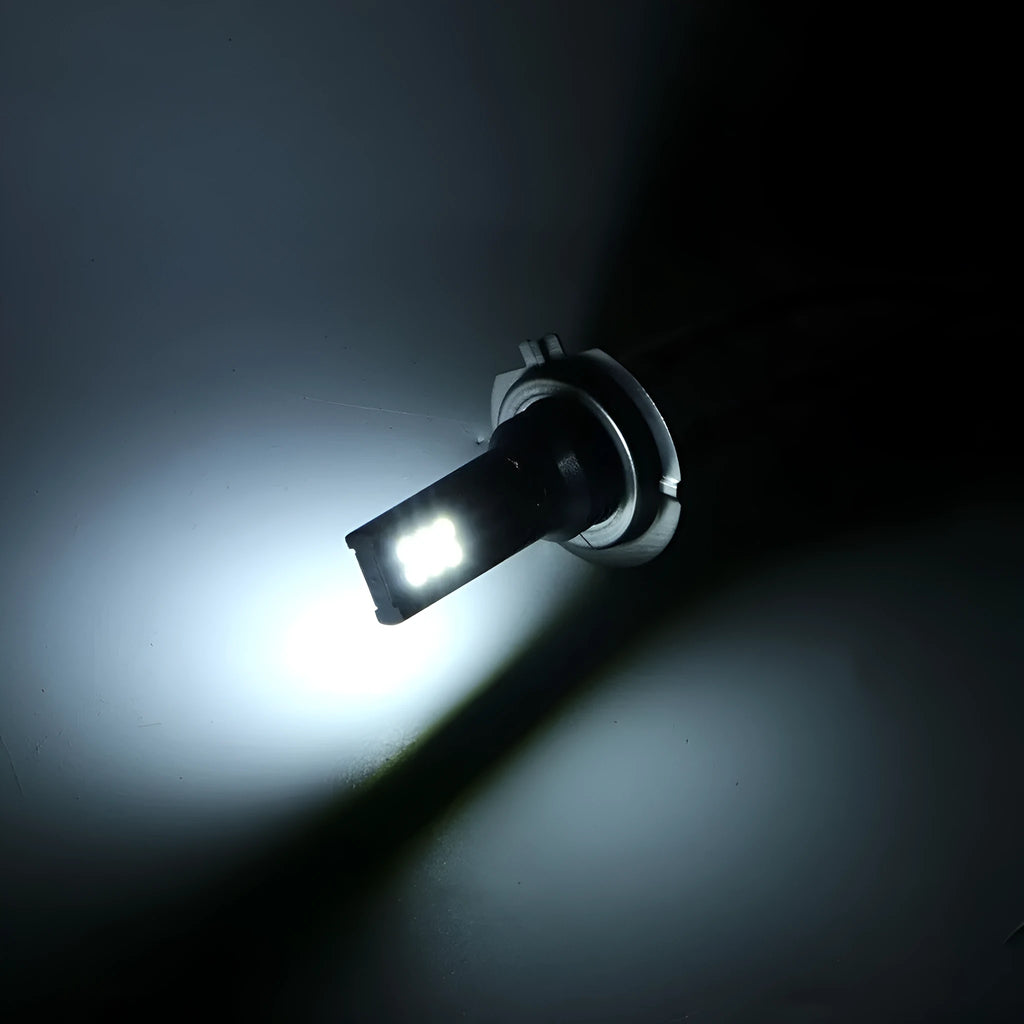 H7 110W 12SMD LED car fog light bulb with aluminium housing and white light.