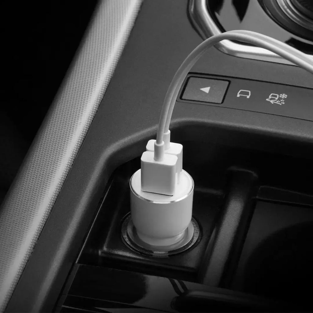 Black Ruimi 3S Bluetooth car charger with USB port for mobile devices