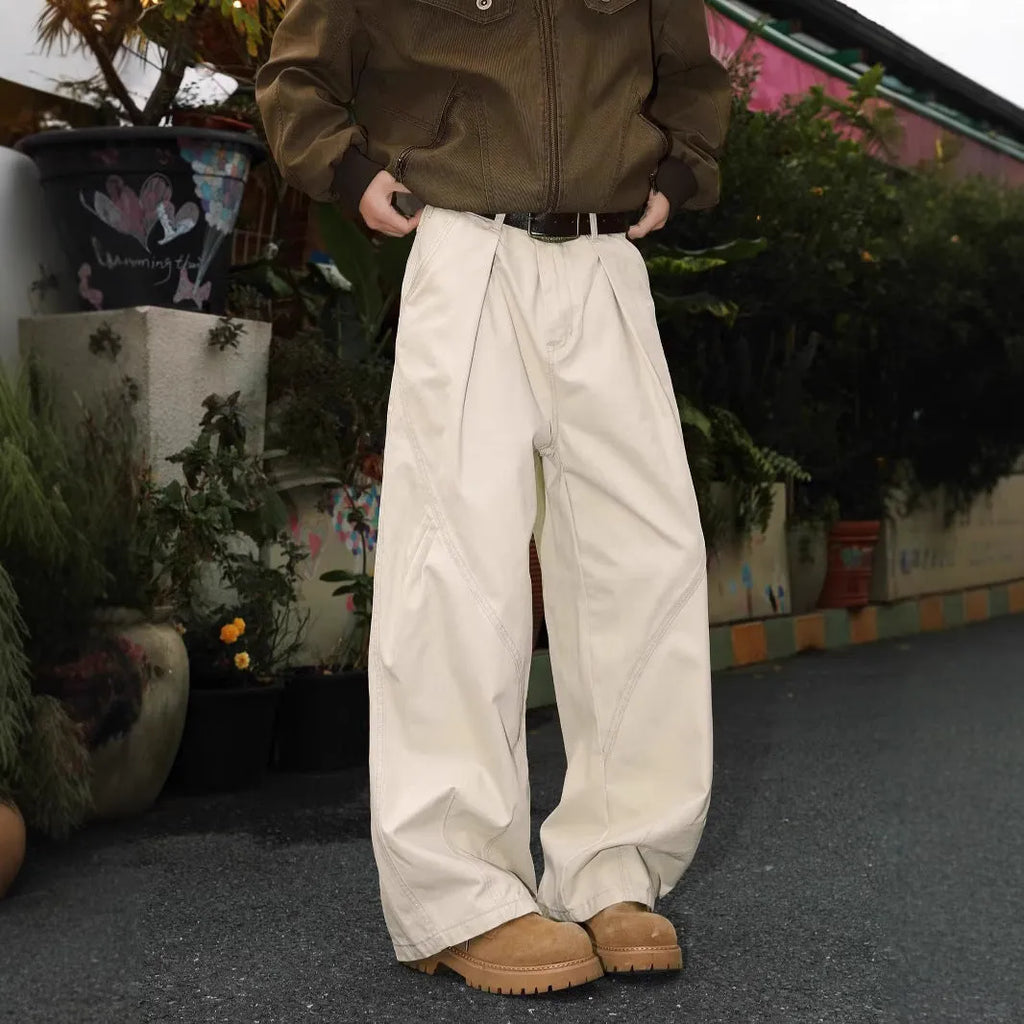 Men's pleated straight-leg trousers with micro-elastic waist in striped pattern
