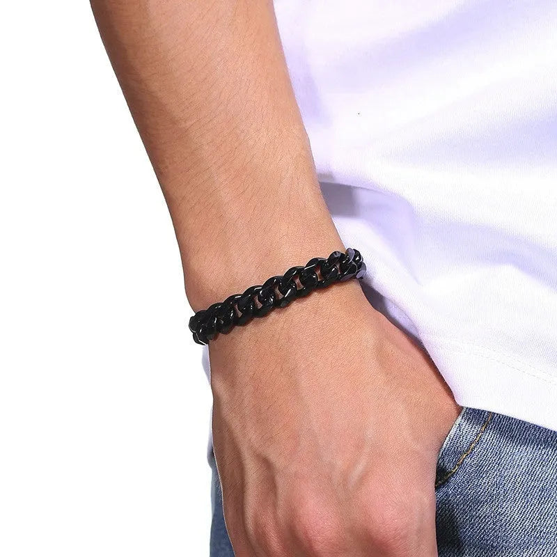 Geometric six-sided Cuban link metal bracelet in gold colour on a wrist.