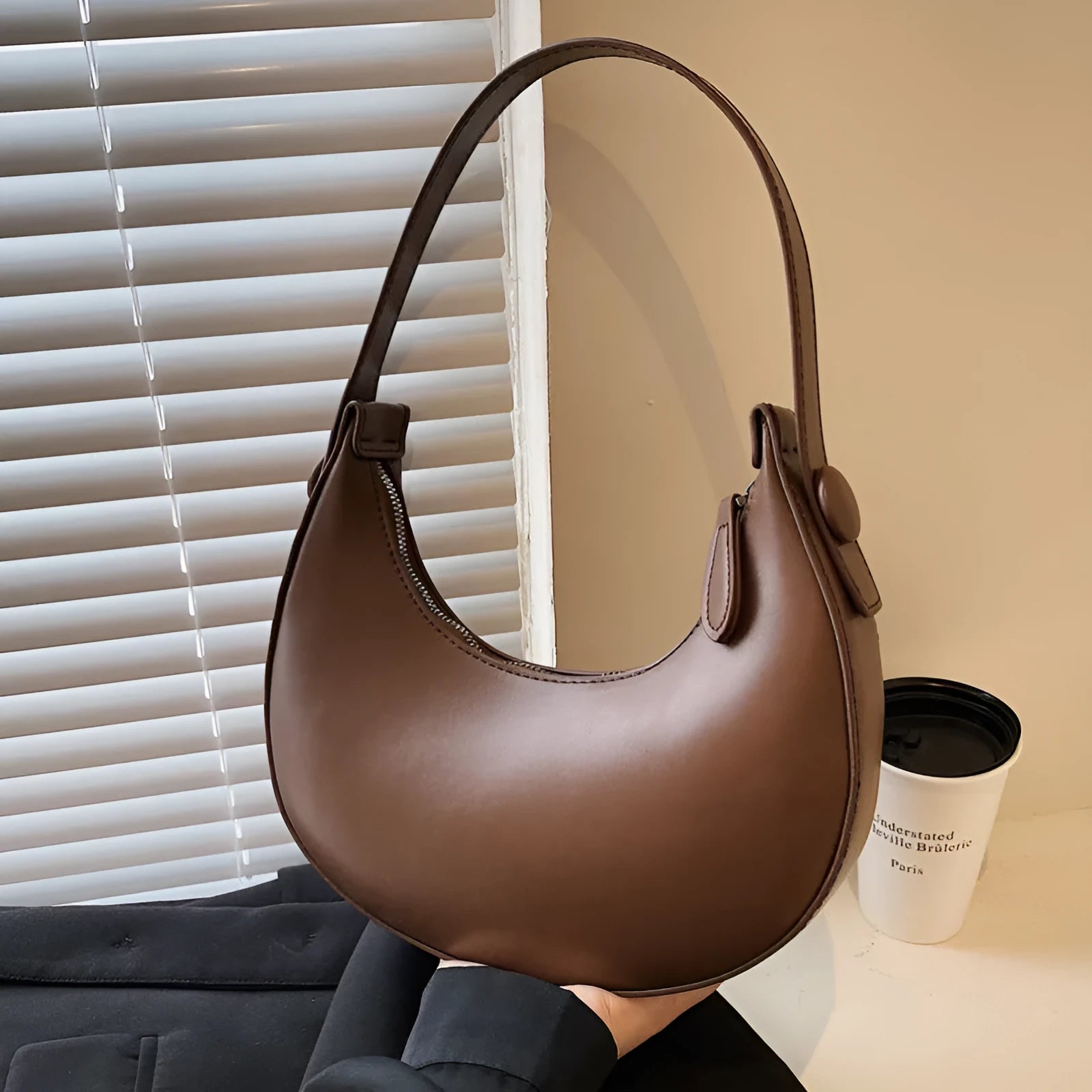 Women's retro dumpling-shaped PU shoulder bag in cream yellow with sandwich pocket