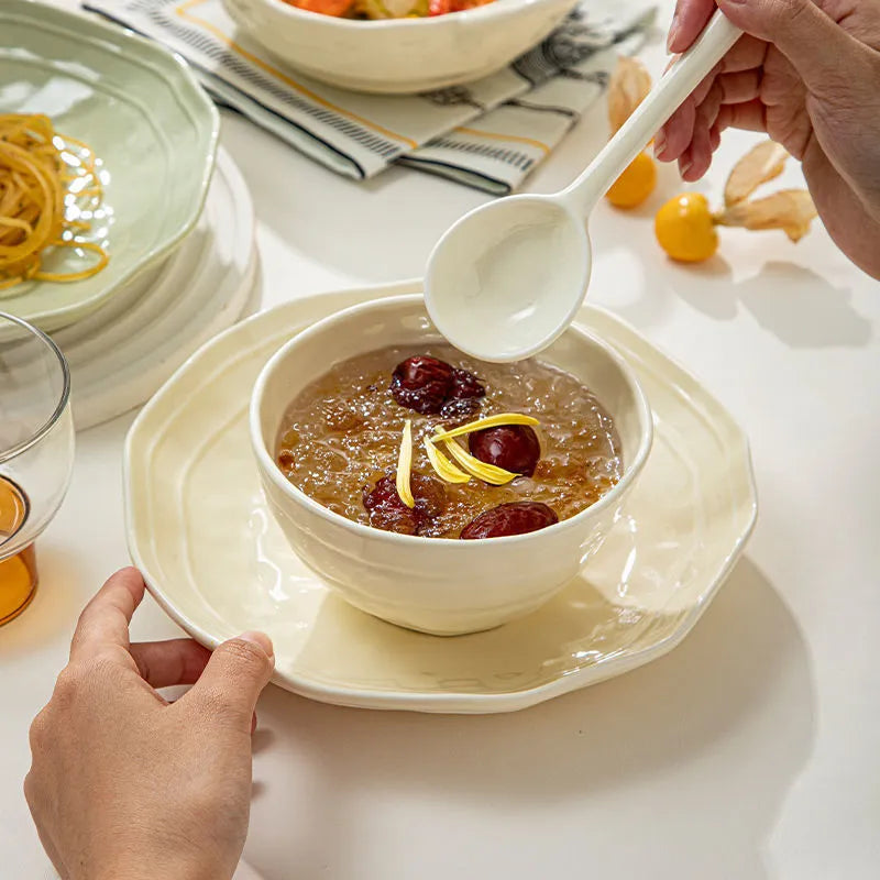 Seven-piece ceramic tableware set in solid colour with microwave-safe function