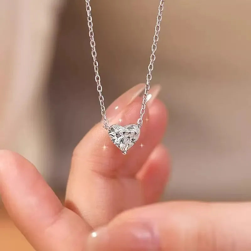 Silver-coloured heart pendant necklace for women on simple chain